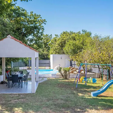 Hébergement de vacances In Prgomet With Wifi *